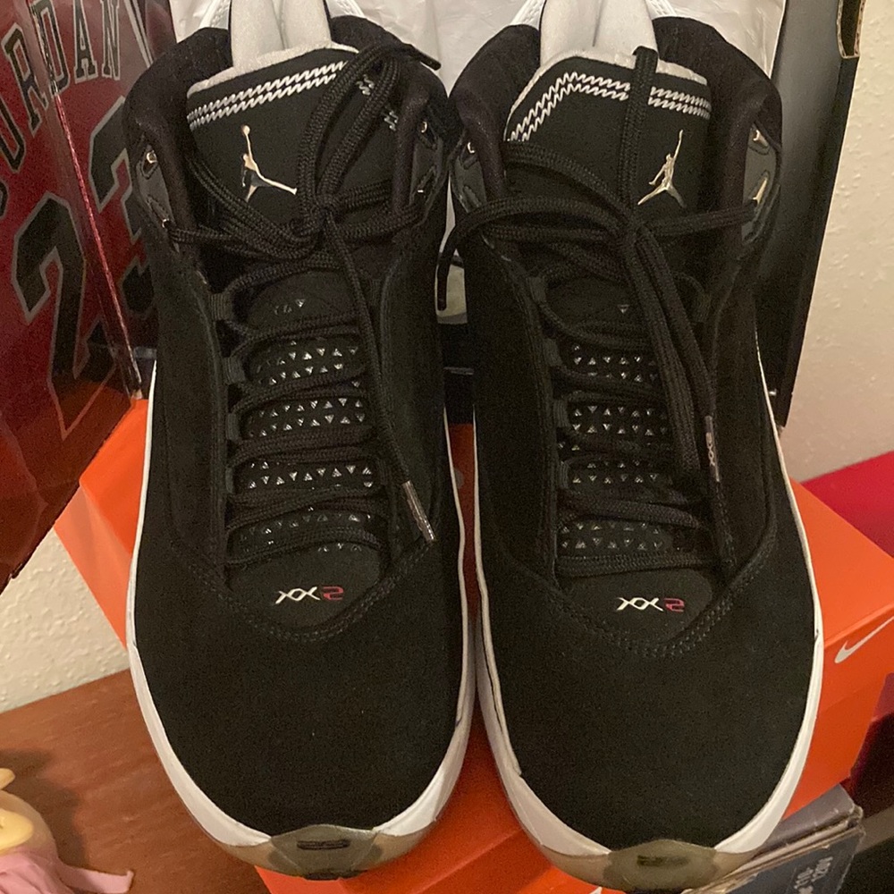 Jordan’s 22/1 black-white